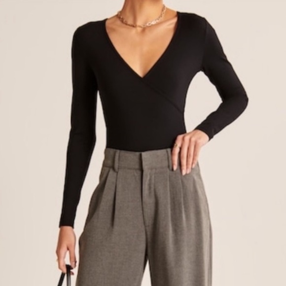 Abercrombie & Fitch Tops - 🍍3/$25 Item Abercrombie Bodysuit